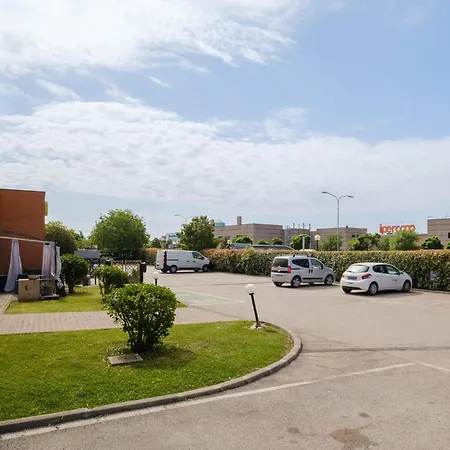 Otel B&B Hotel Ferrara 3*