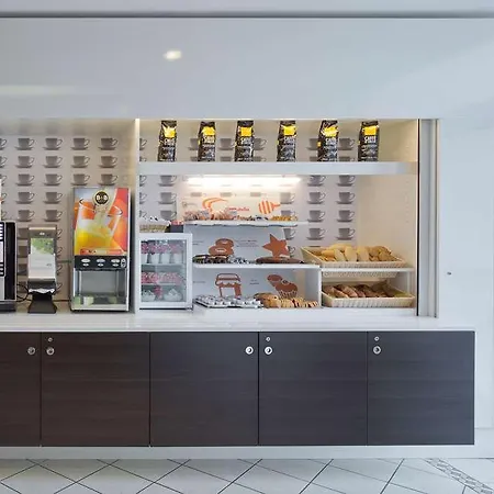 Otel B&B Hotel Ferrara 3*