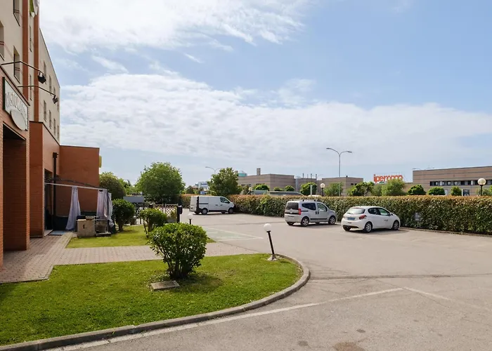 Hotel B&B Hotel Ferrara 3*