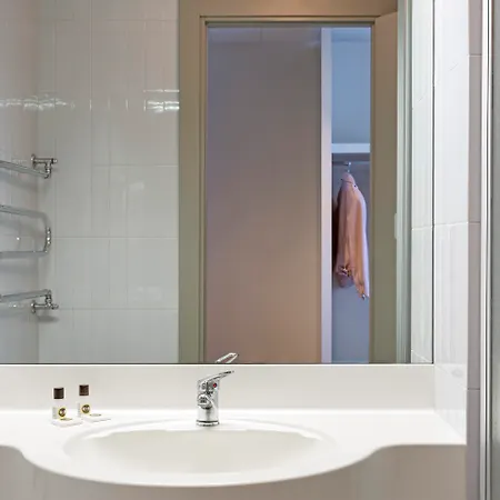 מלון B&B Hotel Ferrara 3*