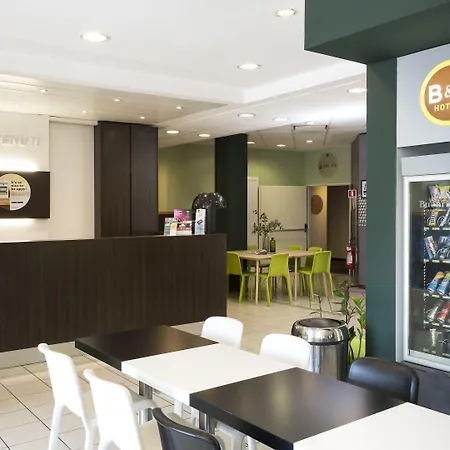 B&B Hotel Ferrara מלון